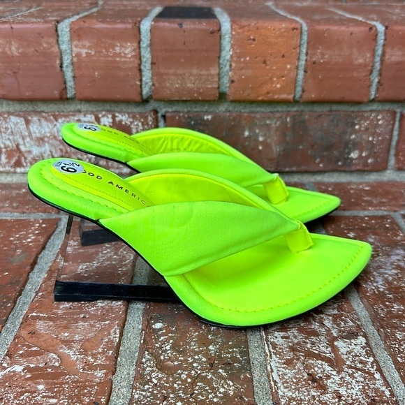 Good American Transparent Wedge Thong Sandal in Neon Yellow Women's Size 6.5 NIB - Picture 1 of 10